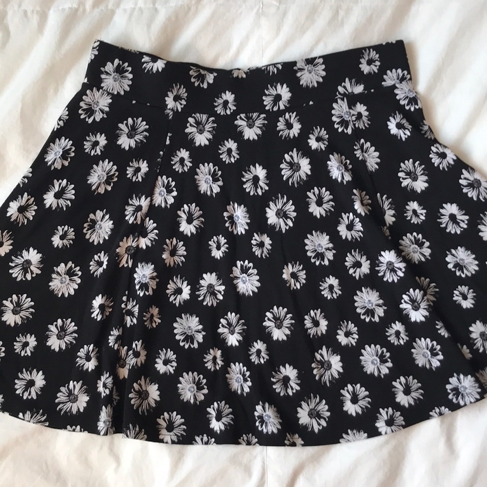 COPY - Divided black w pop art daisies circle mini skirt